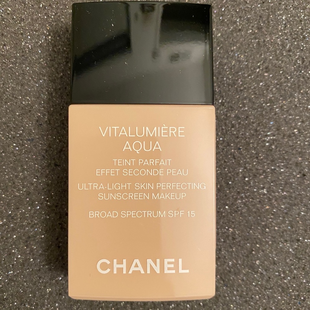 Chanel Vitalumiere Aqua in 20
